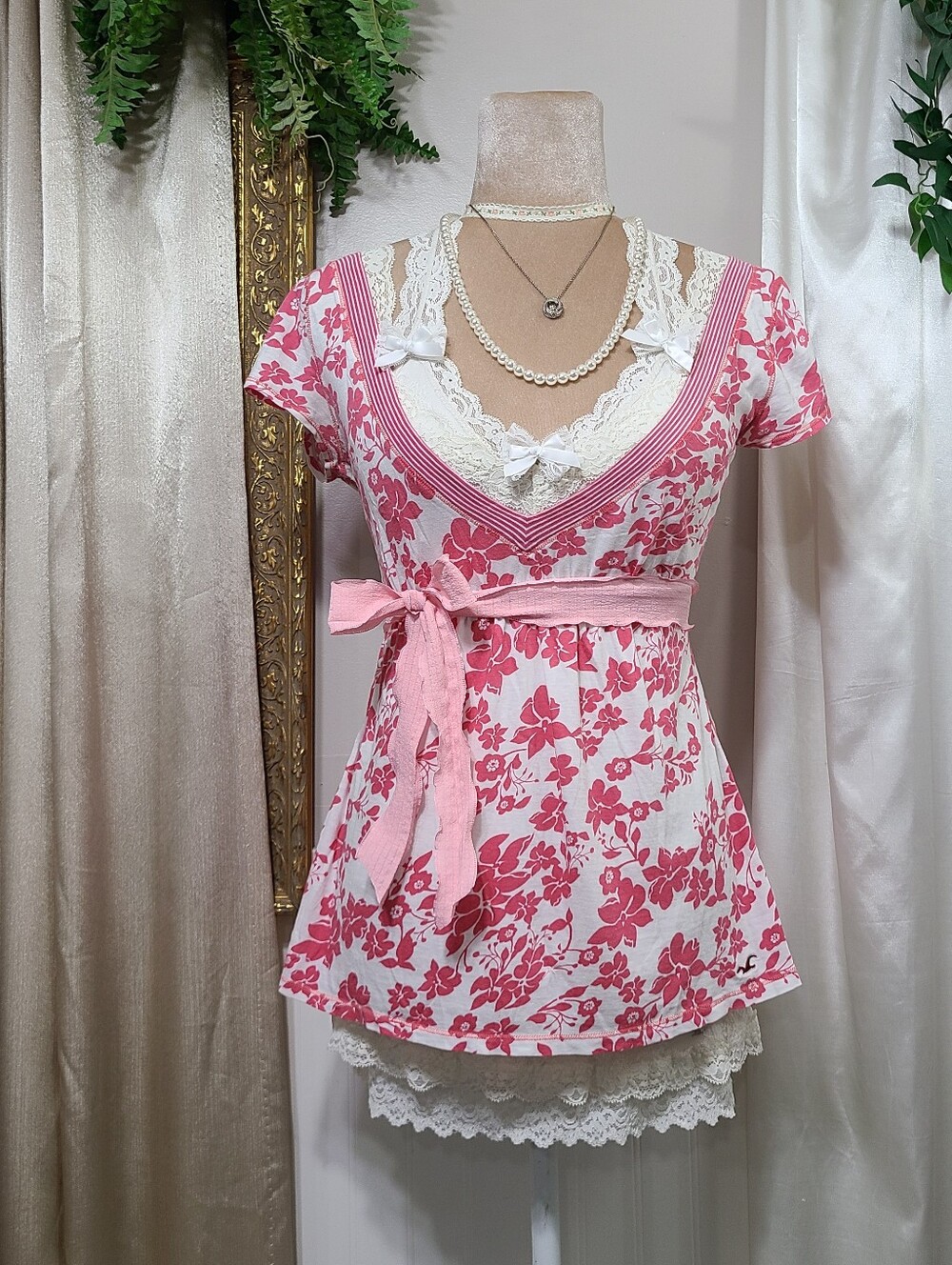 Vintage Hollister ♡ Y2K ♡ Pink Floral Babydoll Short Sleeve Waist Tie Top